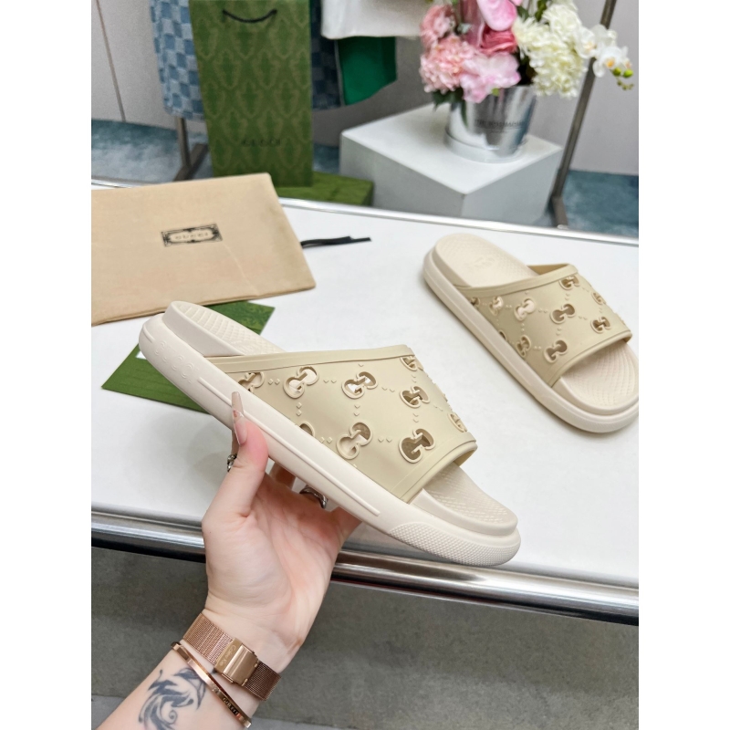 G*u*i slippers